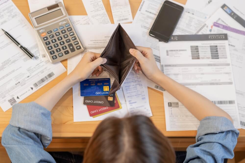 pusty portfel i dokumenty